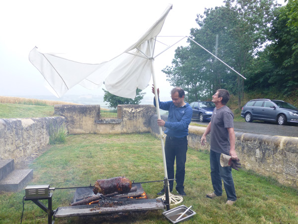 Pendant ce temps, la tempête contrarie la cuisson